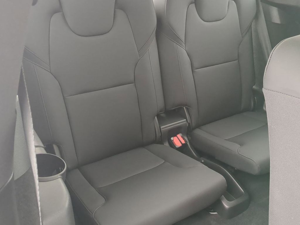 Thumbnail: 2026 Volvo XC90 - 29