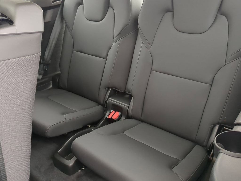 Thumbnail: 2026 Volvo XC90 - 28