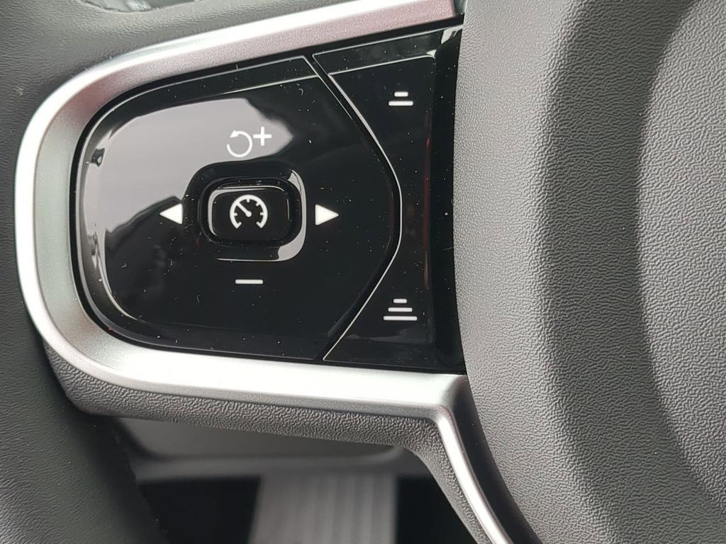 Thumbnail: 2026 Volvo XC90 - 26