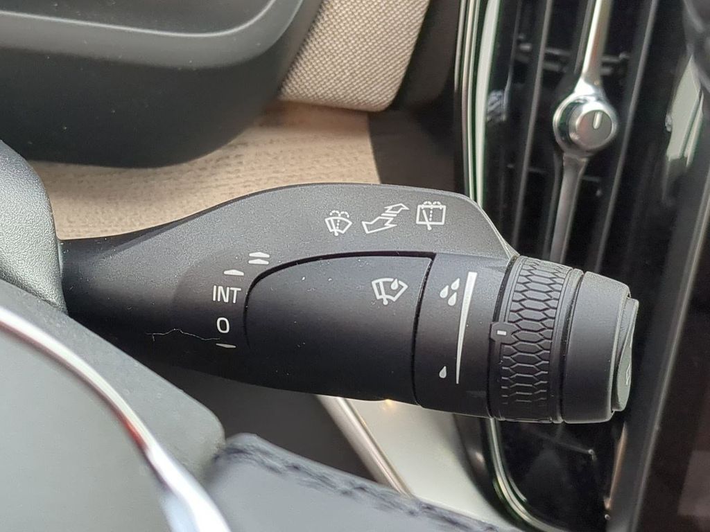 Thumbnail: 2026 Volvo XC90 - 28