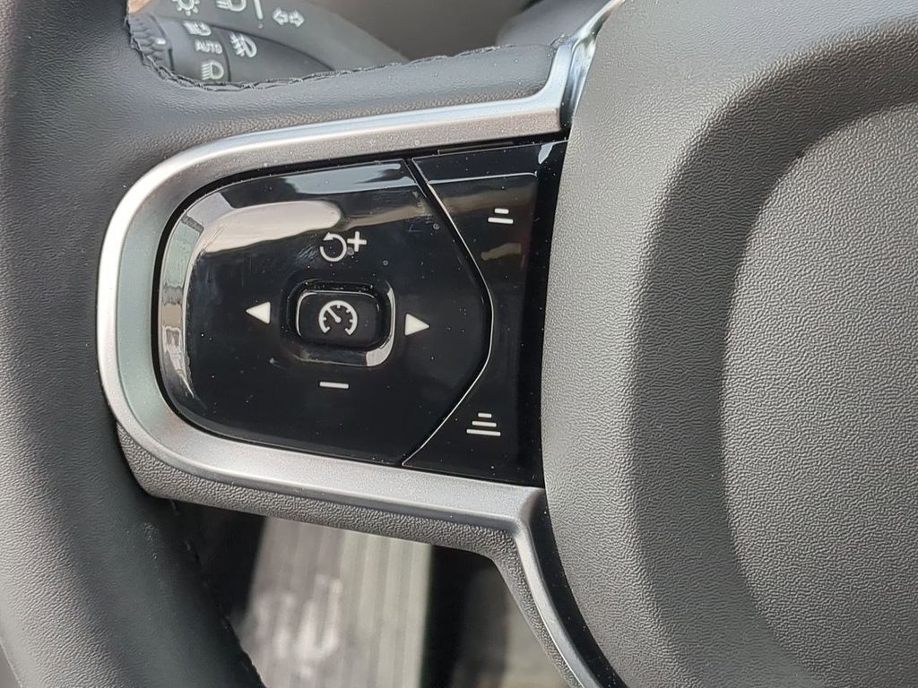 Thumbnail: 2026 Volvo XC90 - 26