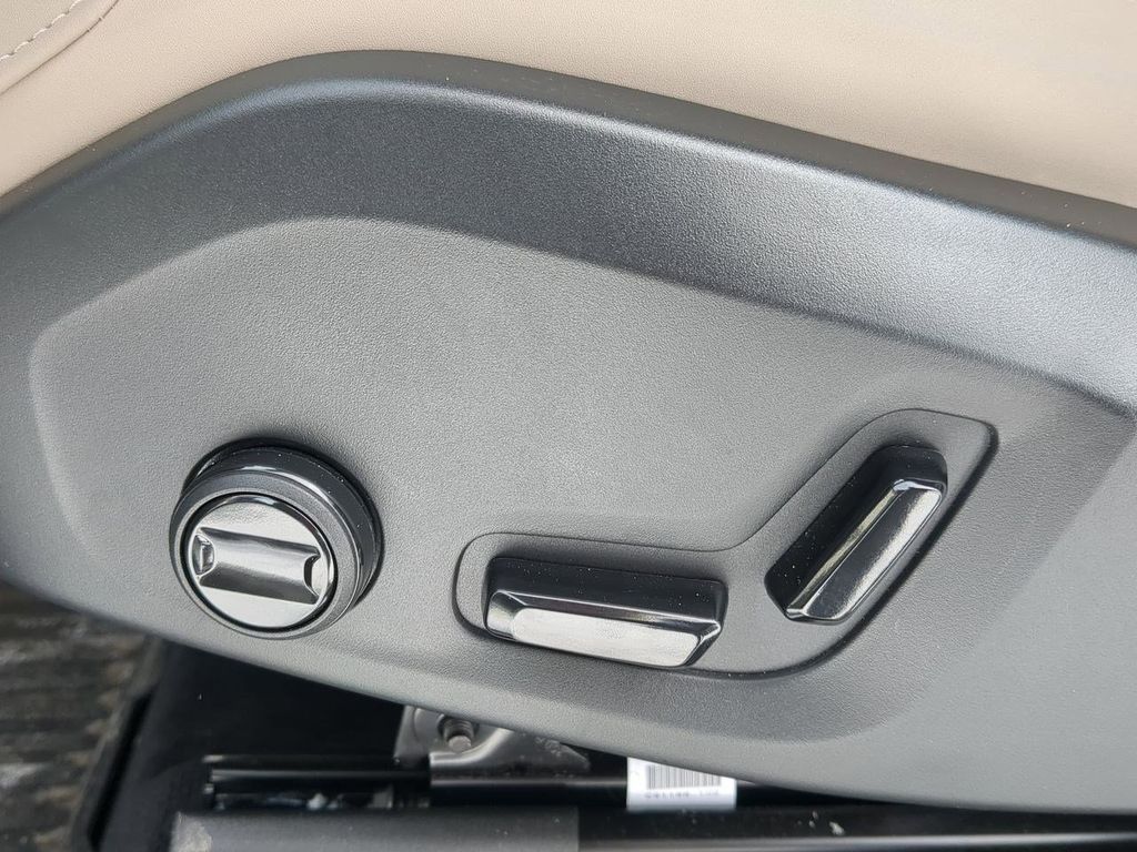 Thumbnail: 2026 Volvo XC90 - 23