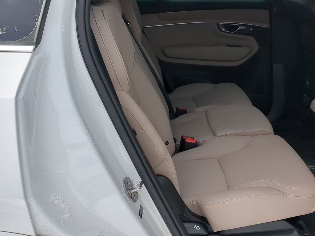 Thumbnail: 2026 Volvo XC90 - 25