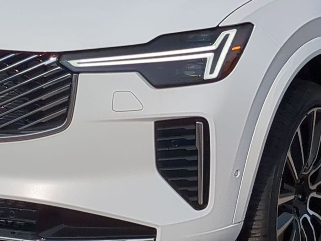 Thumbnail: 2026 Volvo XC90 - 21