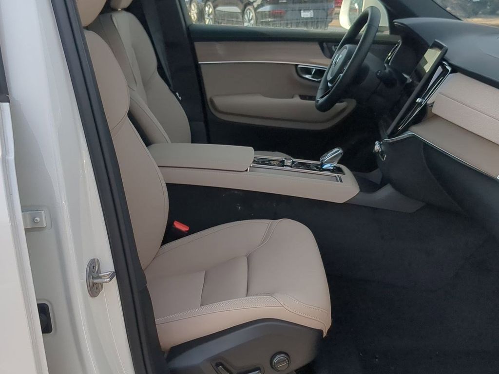 Thumbnail: 2026 Volvo XC90 - 11