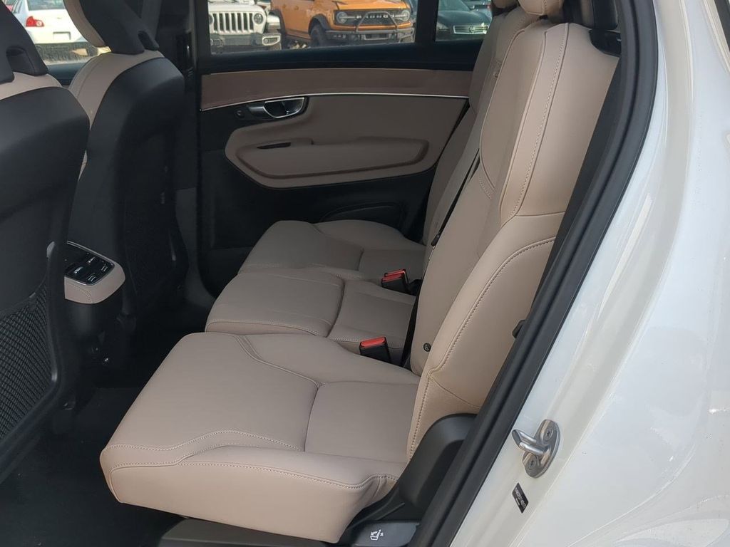 Thumbnail: 2026 Volvo XC90 - 24