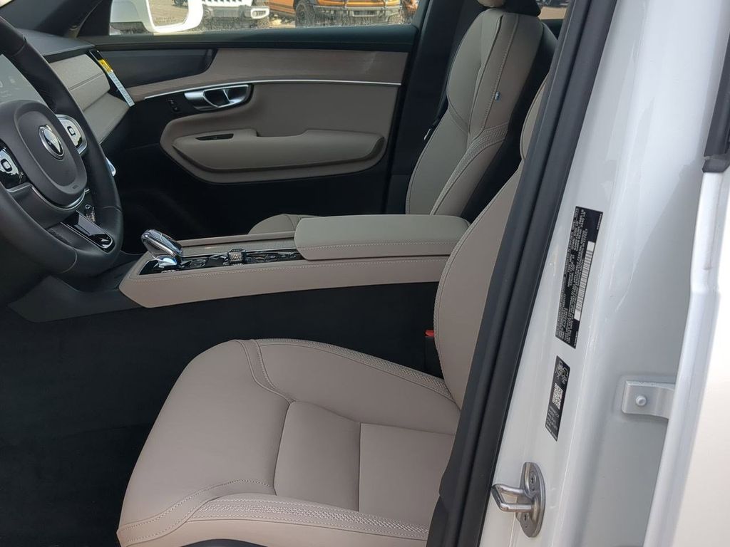Thumbnail: 2026 Volvo XC90 - 10