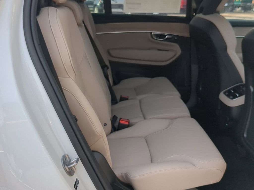 Thumbnail: 2026 Volvo XC90 - 25