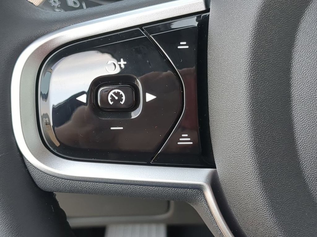 Thumbnail: 2026 Volvo XC90 - 28