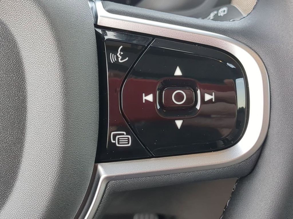 Thumbnail: 2026 Volvo XC90 - 29
