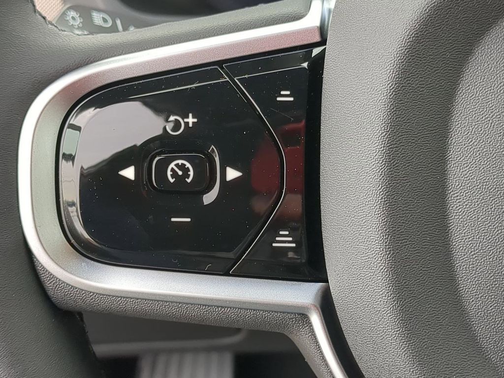 Thumbnail: 2026 Volvo XC90 - 28