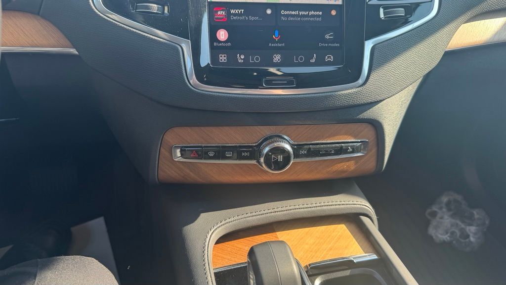 Thumbnail: 2024 Volvo XC90 - 25