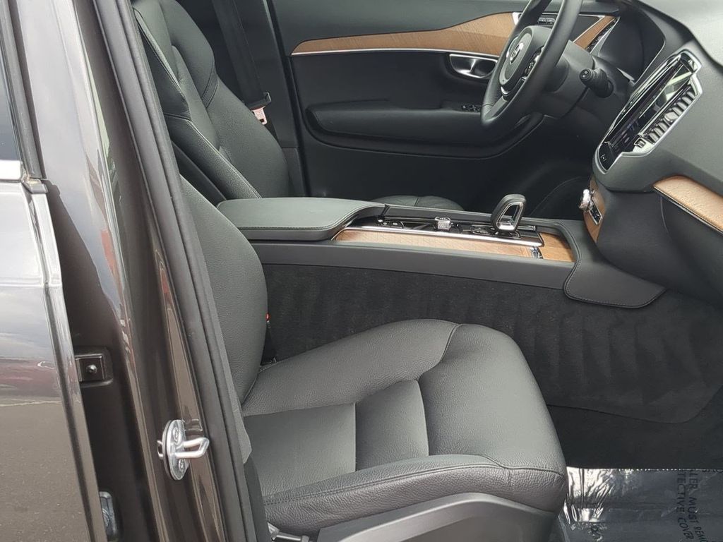 Thumbnail: 2024 Volvo XC90 - 11