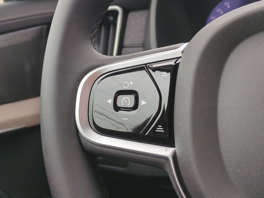 Thumbnail: 2026 Volvo XC90 - 28