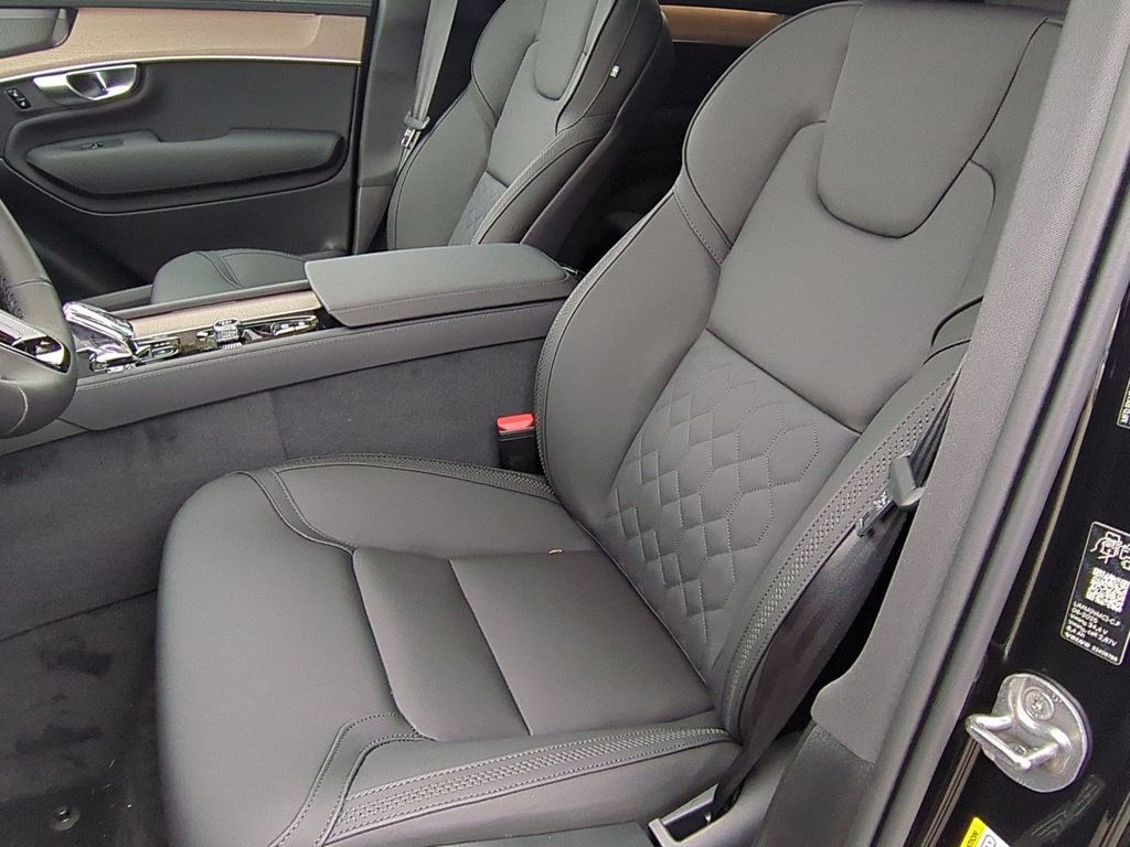 Thumbnail: 2026 Volvo XC90 - 10