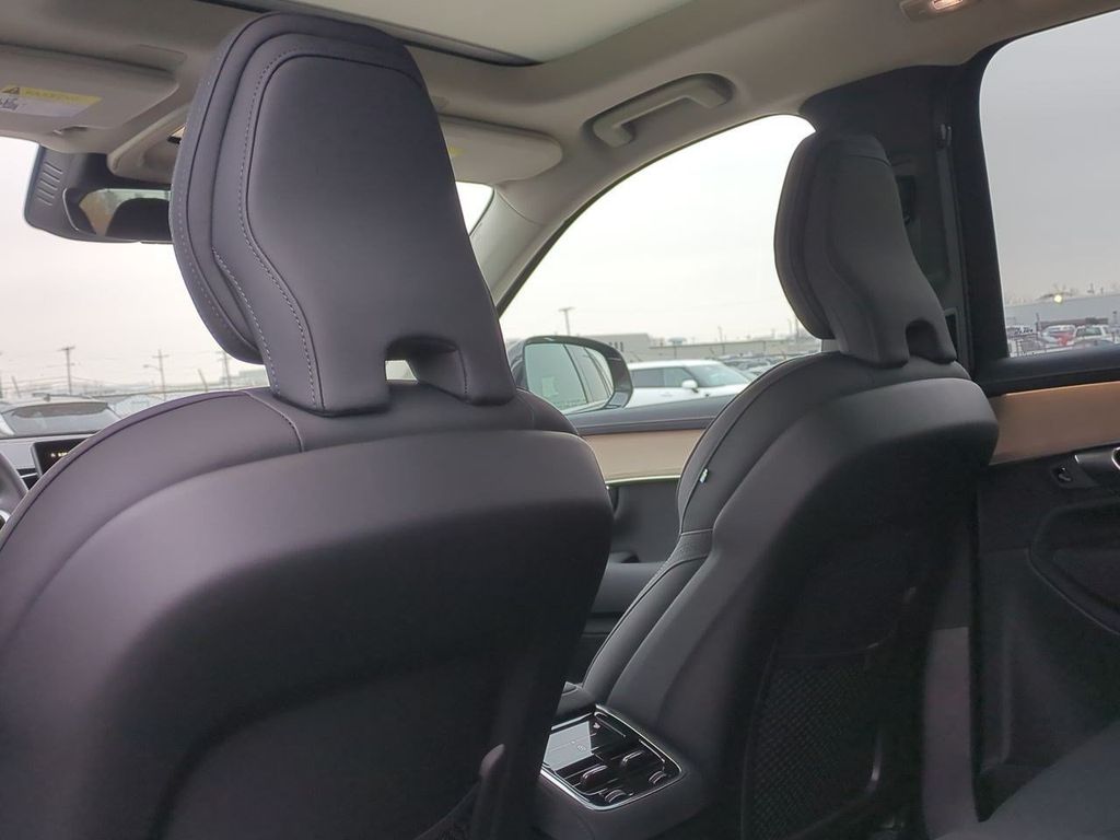 Thumbnail: 2026 Volvo XC90 - 12