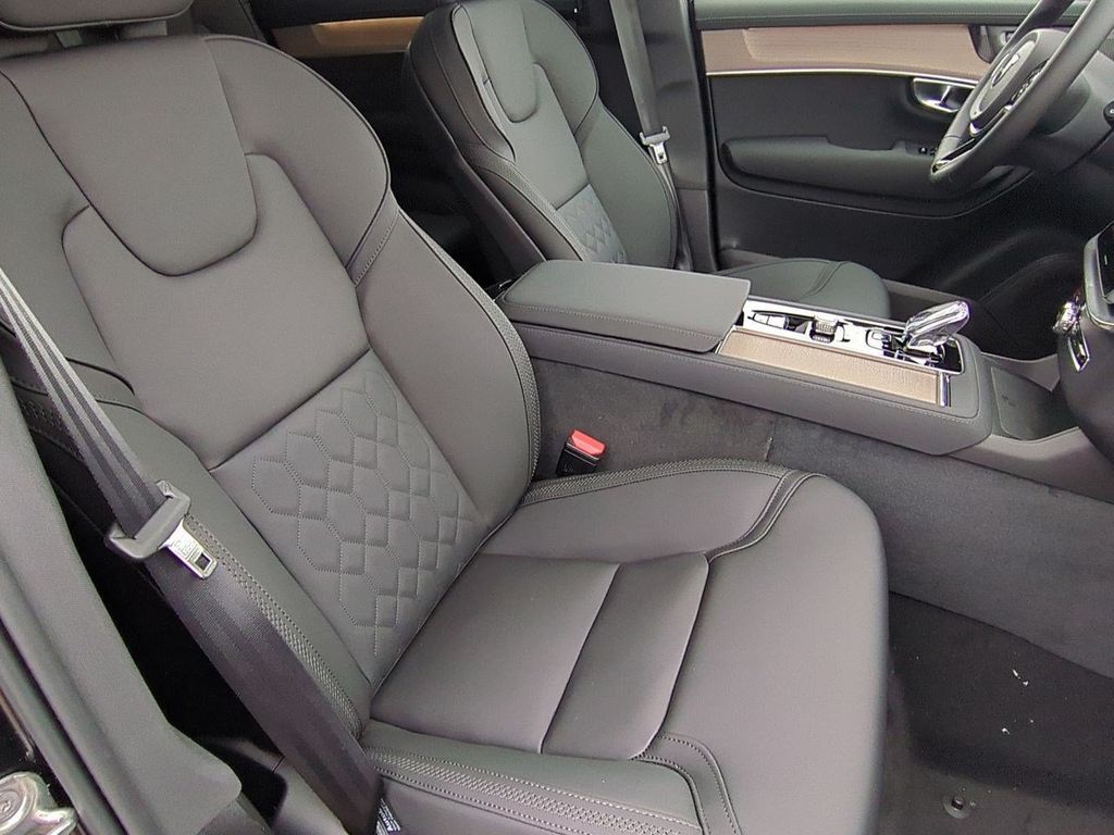 Thumbnail: 2026 Volvo XC90 - 11
