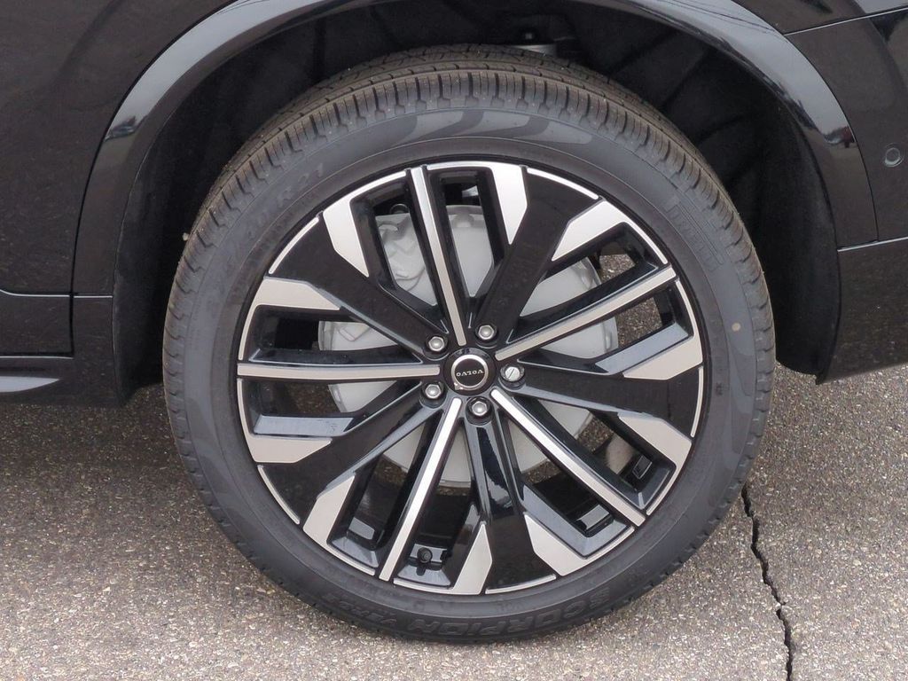 Thumbnail: 2026 Volvo XC90 - 8