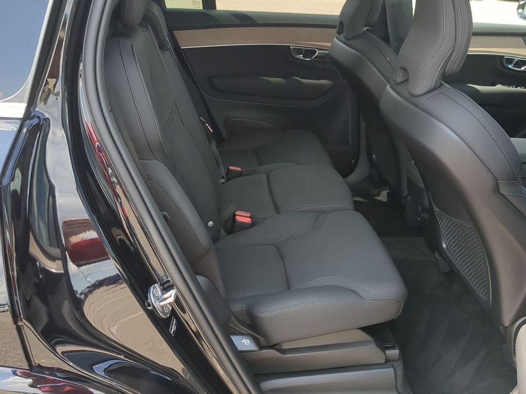 Thumbnail: 2026 Volvo XC90 - 25