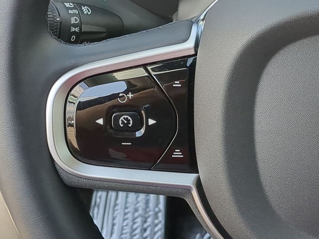 Thumbnail: 2026 Volvo XC90 - 26