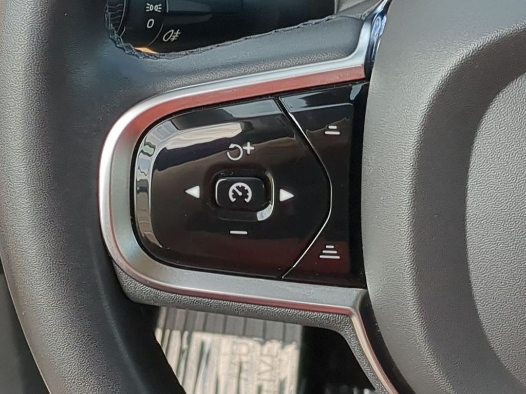 Thumbnail: 2024 Volvo XC90 - 28