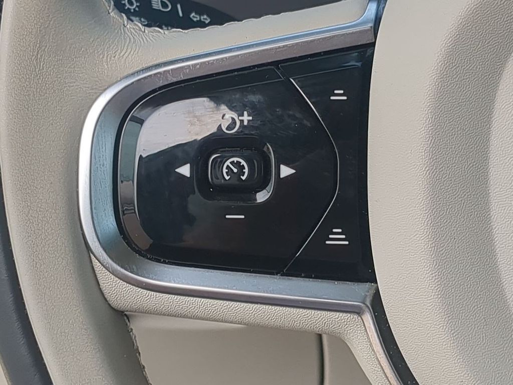 Thumbnail: 2024 Volvo XC90 - 25