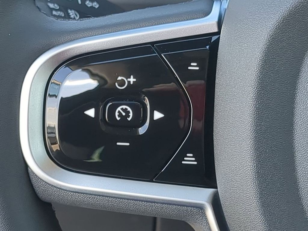 Thumbnail: 2026 Volvo XC90 - 26