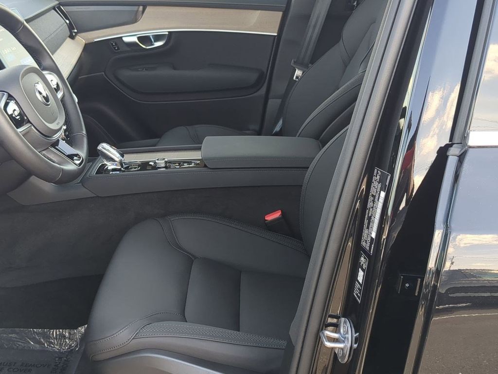 Thumbnail: 2026 Volvo XC90 - 10