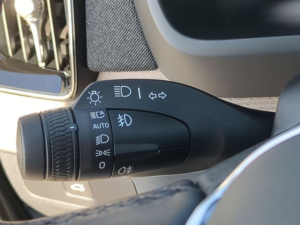 Thumbnail: 2026 Volvo XC90 - 28