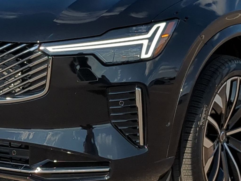 Thumbnail: 2026 Volvo XC90 - 21