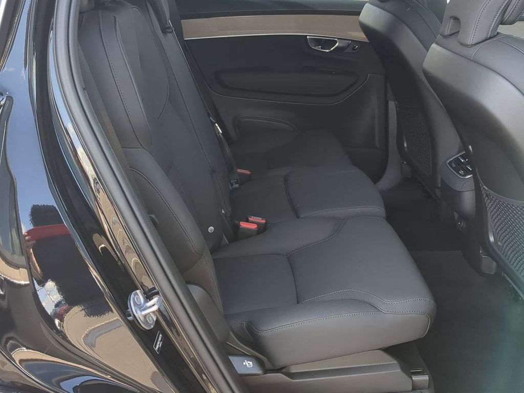 Thumbnail: 2026 Volvo XC90 - 25