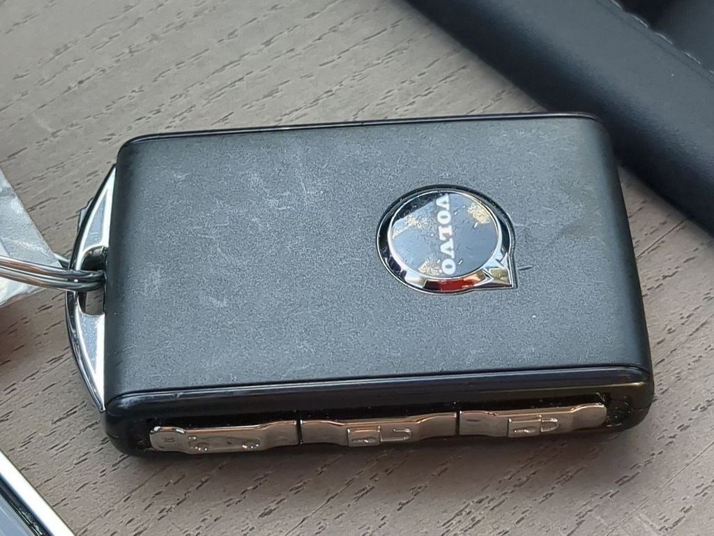 Thumbnail: 2026 Volvo XC90 - 33