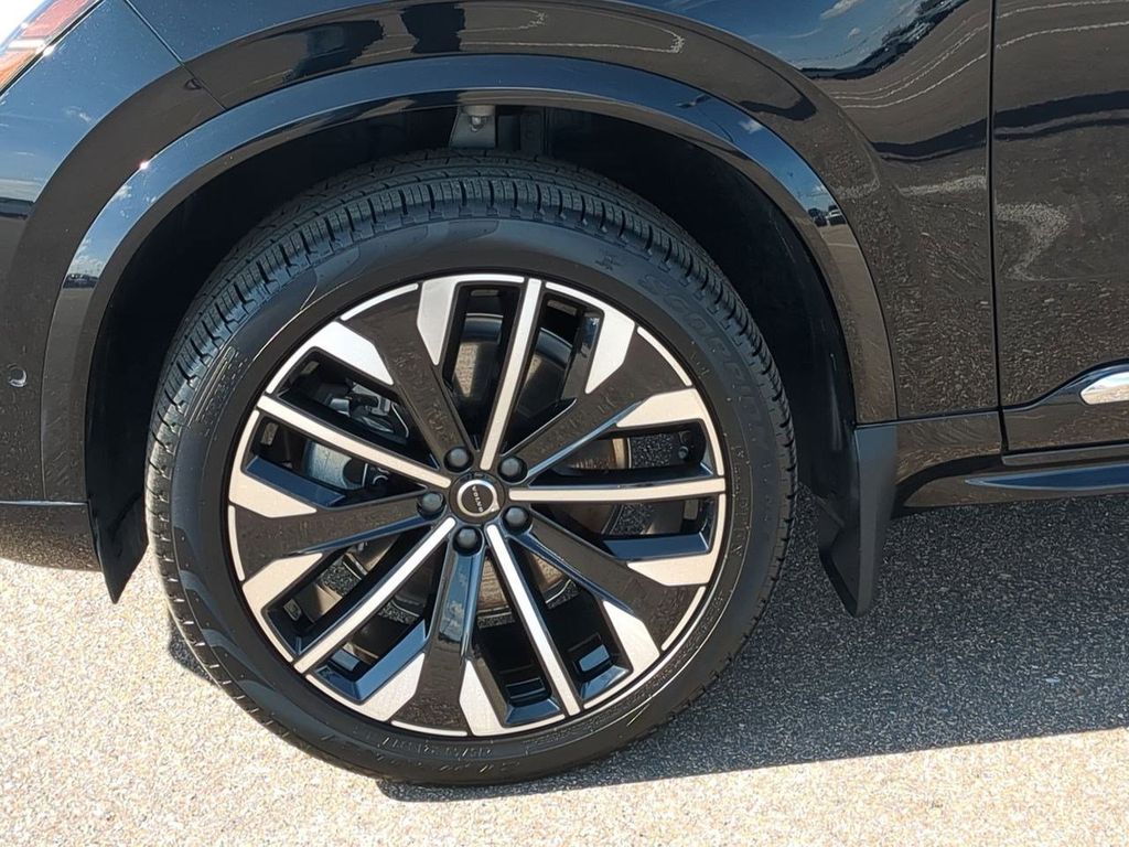 Thumbnail: 2026 Volvo XC90 - 8