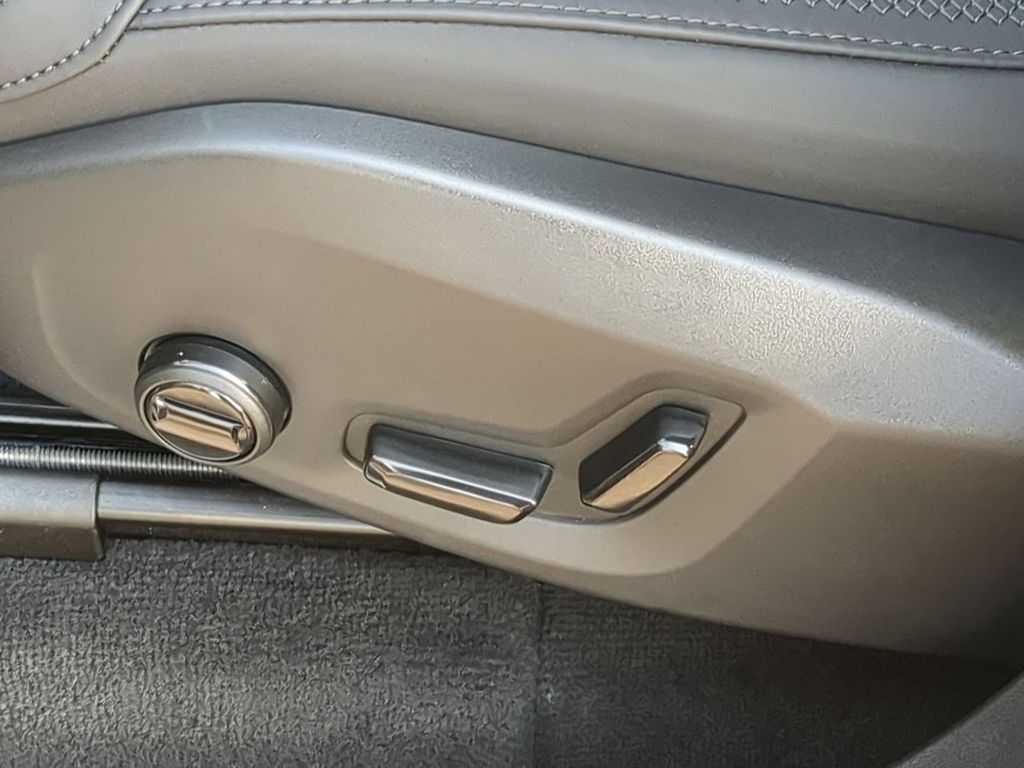 Thumbnail: 2026 Volvo XC90 - 23