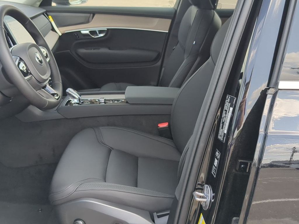 Thumbnail: 2026 Volvo XC90 - 10