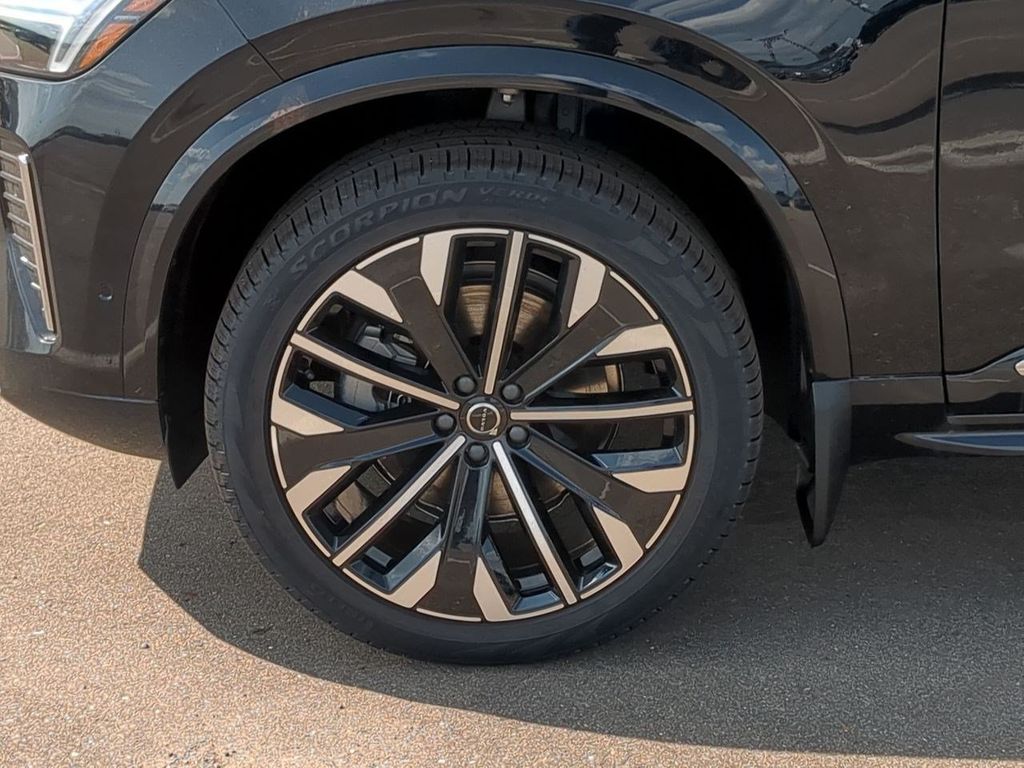 Thumbnail: 2026 Volvo XC90 - 8