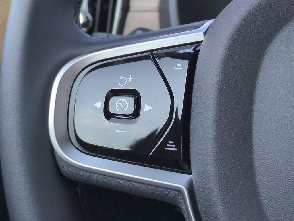 Thumbnail: 2026 Volvo XC90 - 28