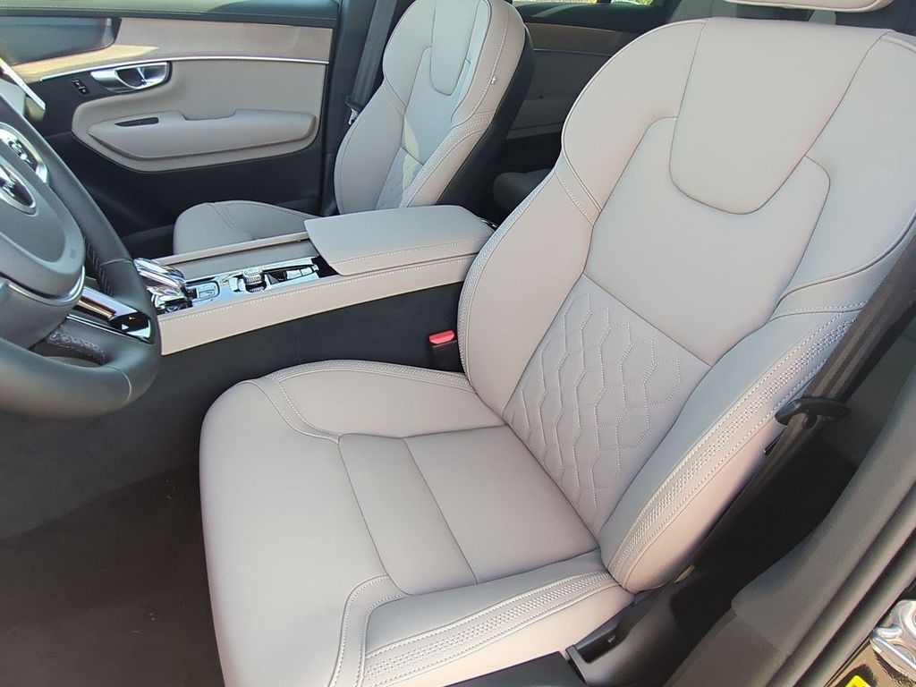 Thumbnail: 2026 Volvo XC90 - 10