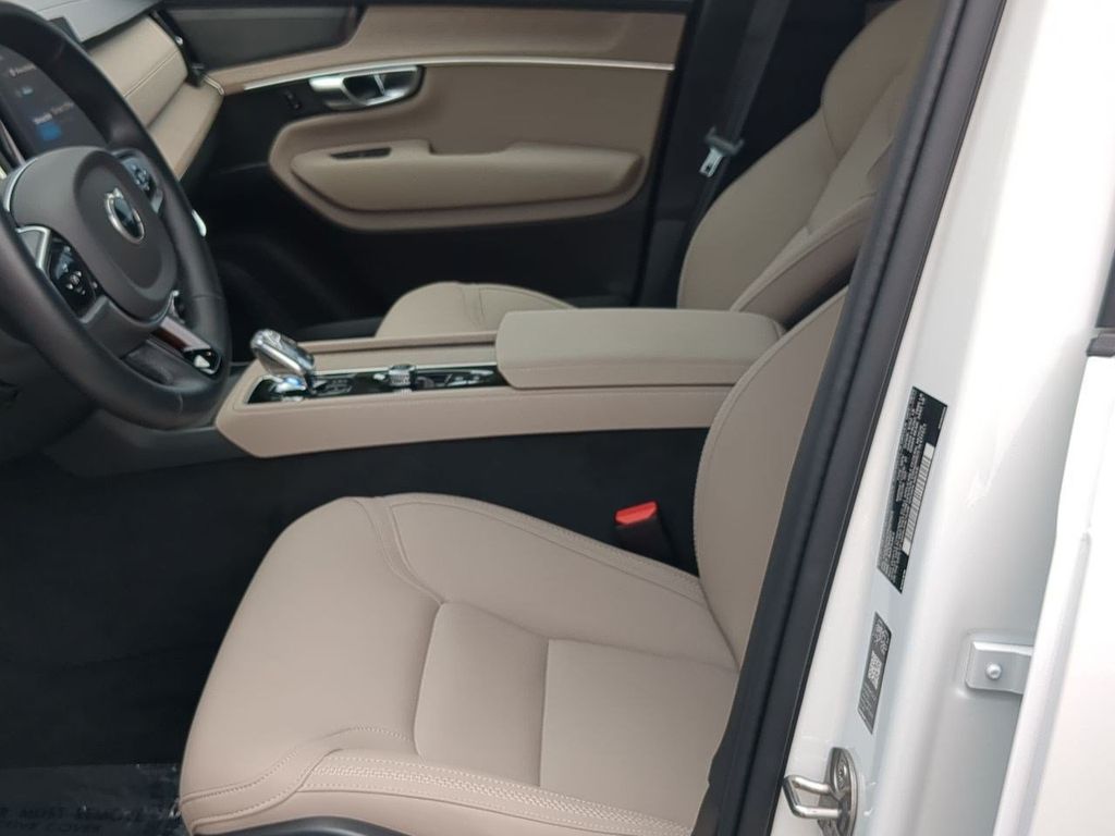 Thumbnail: 2026 Volvo XC90 - 10