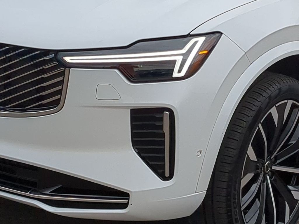 Thumbnail: 2026 Volvo XC90 - 21