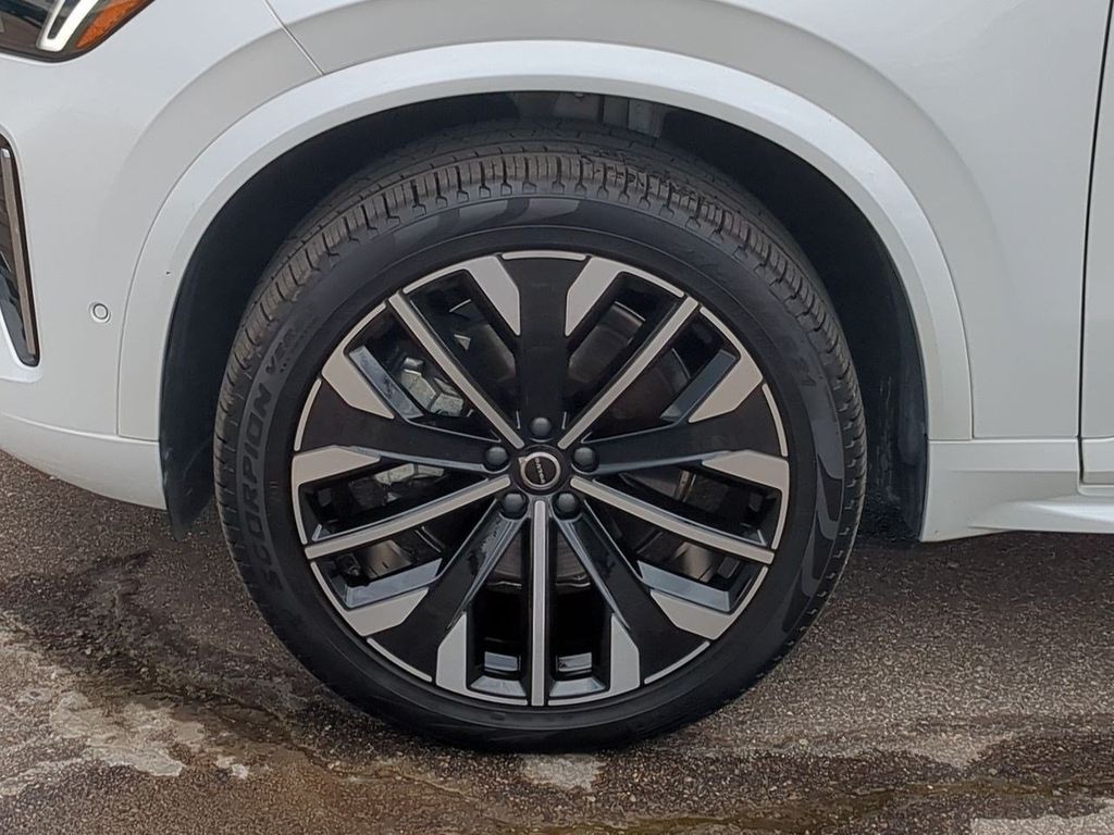 Thumbnail: 2026 Volvo XC90 - 8