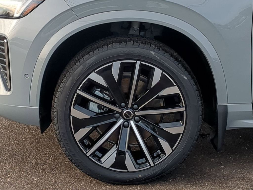 Thumbnail: 2026 Volvo XC90 - 8