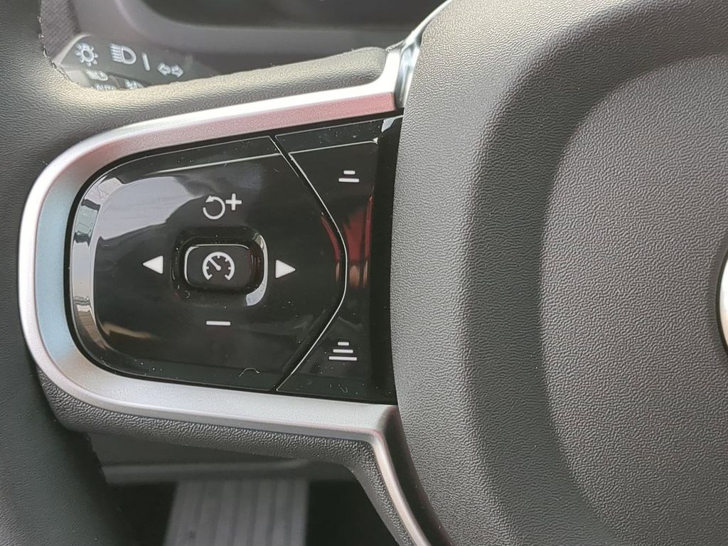Thumbnail: 2026 Volvo XC90 - 27