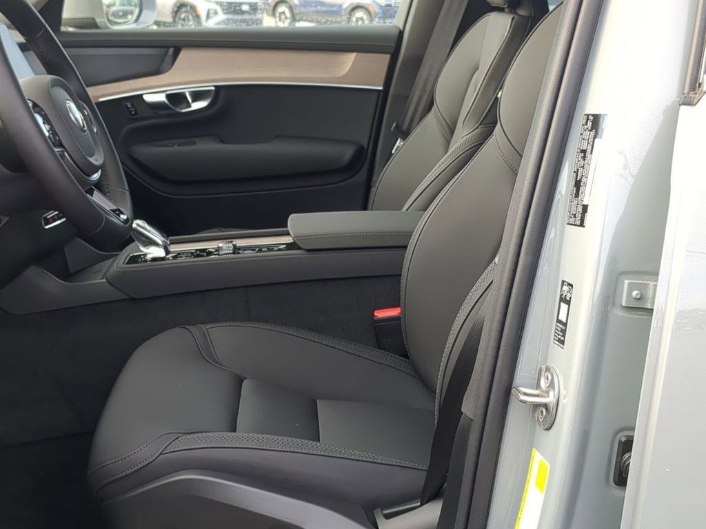 Thumbnail: 2026 Volvo XC90 - 10