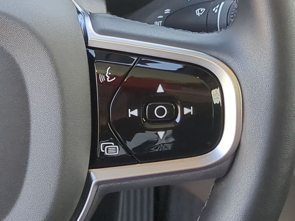 Thumbnail: 2026 Volvo XC90 - 28