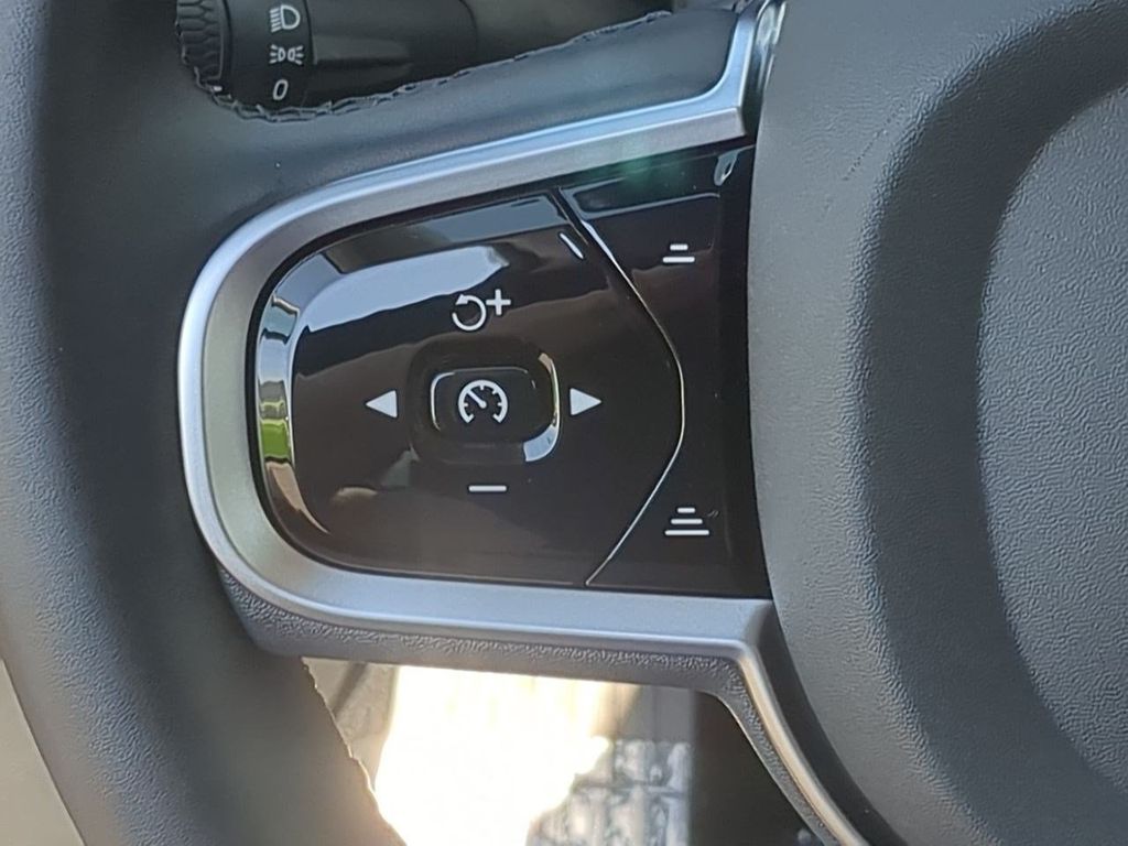 Thumbnail: 2026 Volvo XC90 - 27