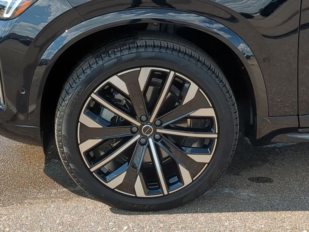 Thumbnail: 2026 Volvo XC90 - 8