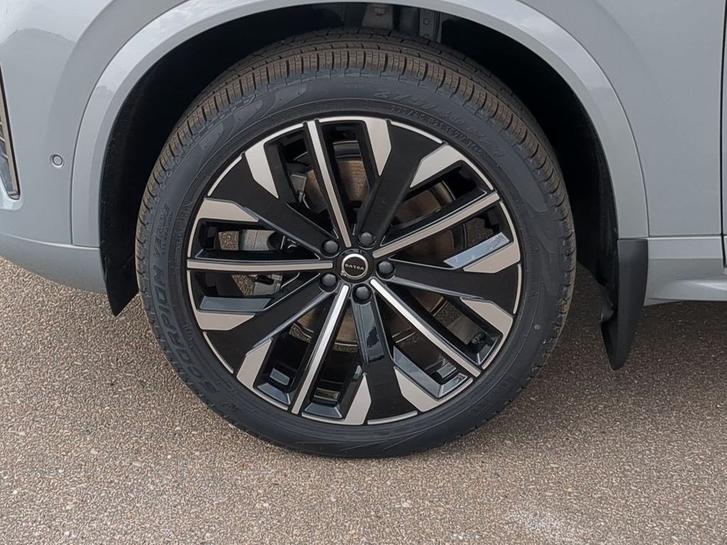 Thumbnail: 2026 Volvo XC90 - 8
