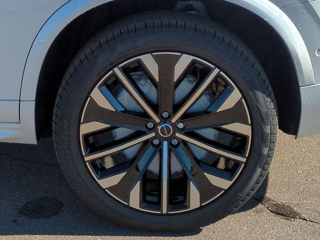 Thumbnail: 2026 Volvo XC90 - 8