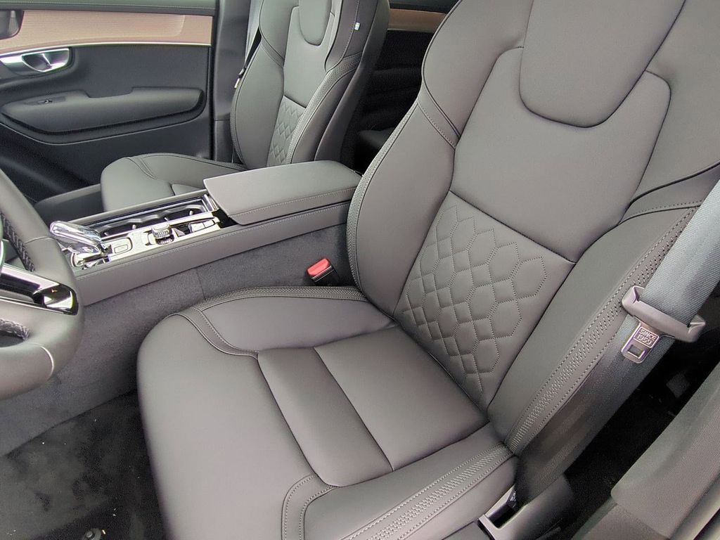 Thumbnail: 2026 Volvo XC90 - 10